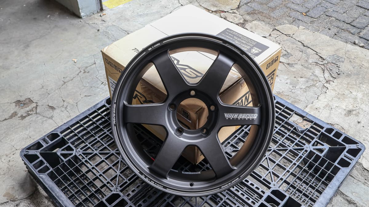Volk Racing TE37 Ultra X R20x9.5 ET 35 PCD 5x150 - Blast Black 2 (Original Japan) view 1