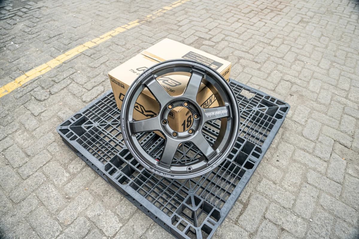 Volk Racing TE37 Large PCD Progressive Model II R18x8.5 ET 44 PCD 6x139.7 (Original Japan) view 3