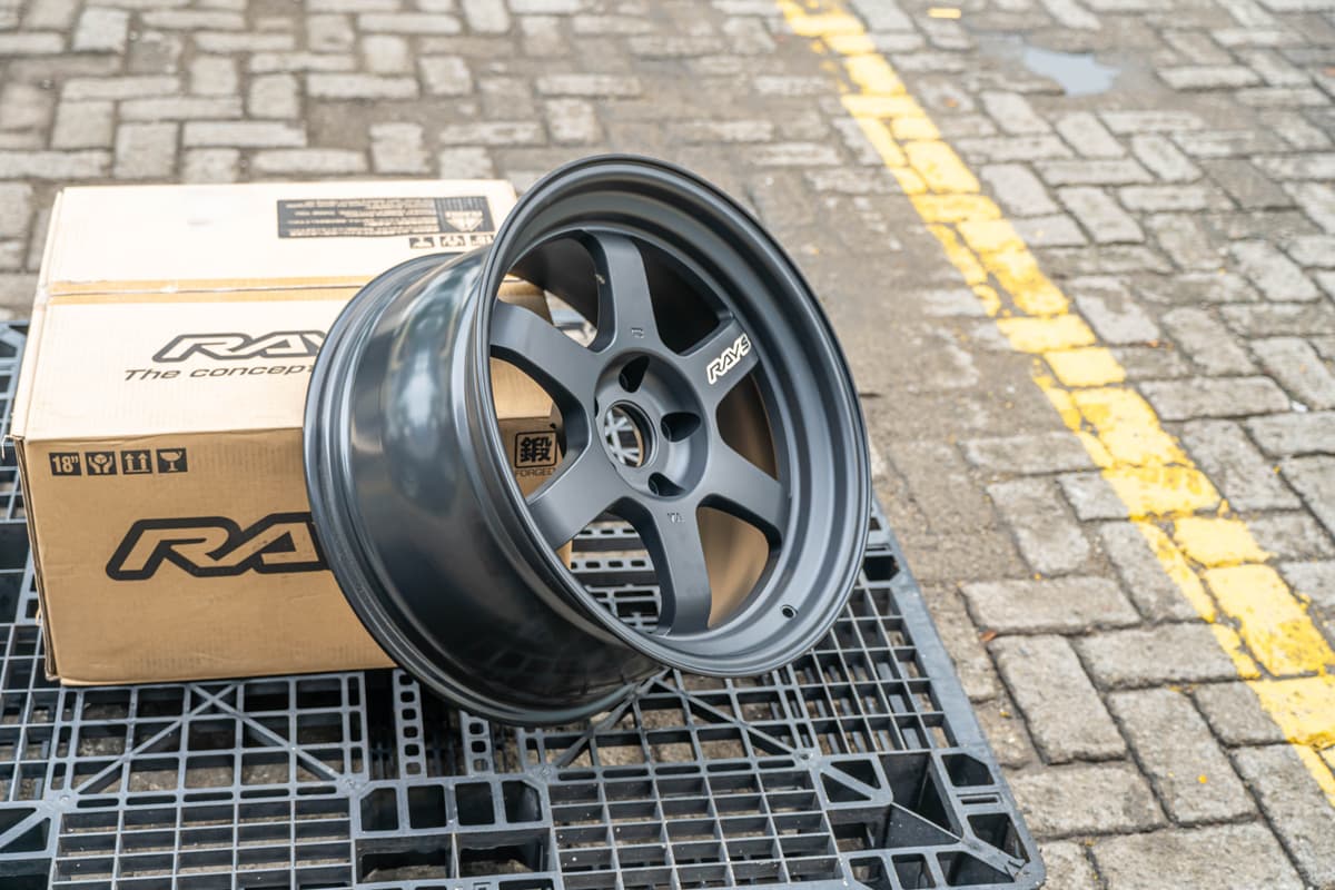Volk Racing TE37V 2324 MODEL R18x9.5 ET 15 PCD 5x114 - Matte Black (Original Japan) view 2