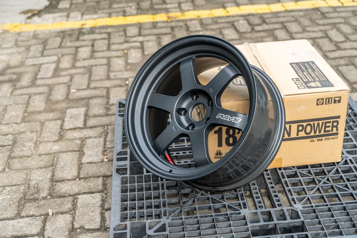 Volk Racing TE37V 2324 MODEL R18x9.5 ET 15 PCD 5x114 - Matte Black (Original Japan) view 3
