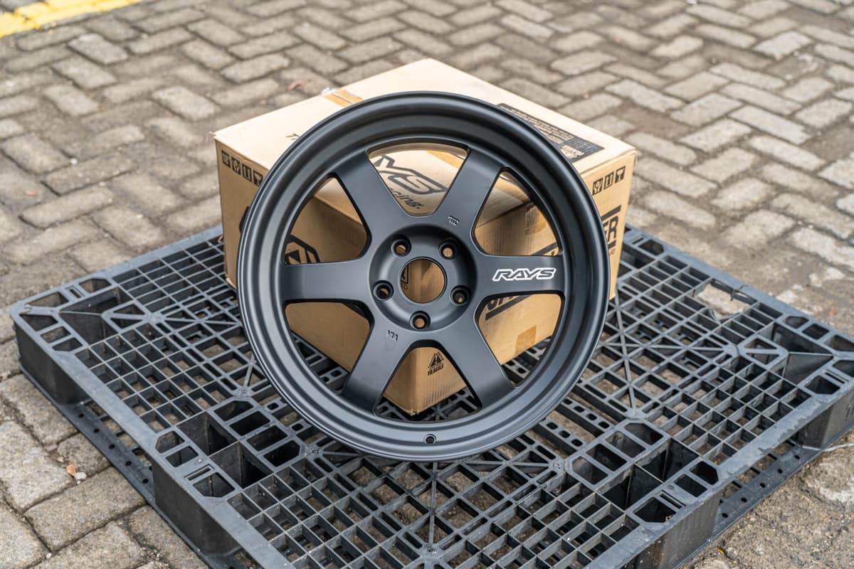 Volk Racing TE37V 2324 MODEL R18x9.5 ET 15 PCD 5x114 - Matte Black (Original Japan) view 1