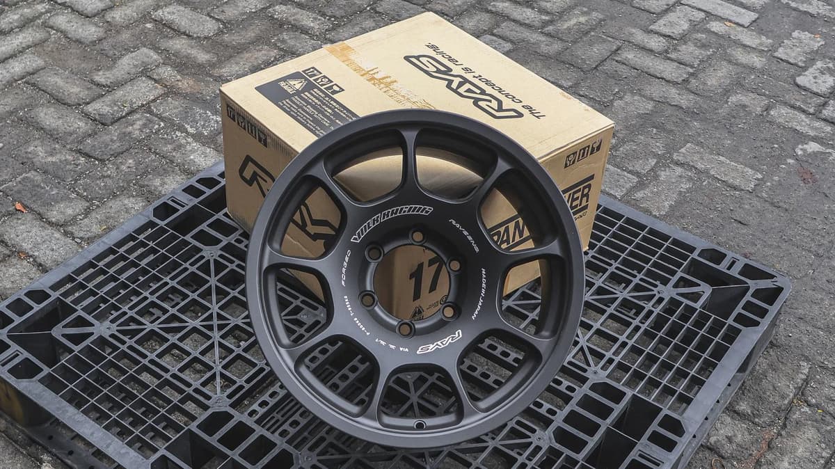 Volk Racing ZE40X R17x8.5 ET 0 PCD 6x139 - Blast Black 2 (Original Japan) — image 1