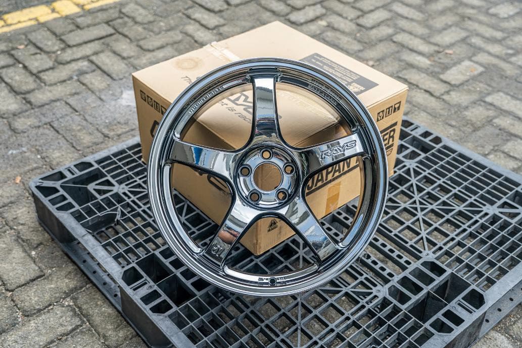 Gram Lights 57CR Limited R18x8.5 ET 45 PCD 5x100 - Black Metal Coat (Original Japan) — image 1