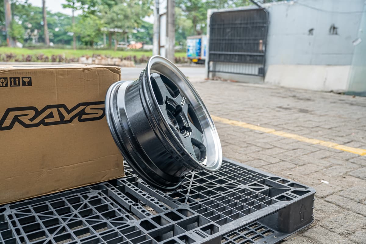 Gram Lights 57FR-X R16x6 ET -5 PCD 5x139 - Grace Black/Rim DC (Original Japan) view 4