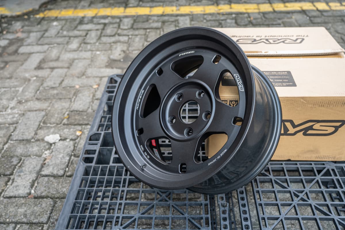 A LAP 05X R17x8.5 ET 16 PCD 5x127 (Original Japan) view 2