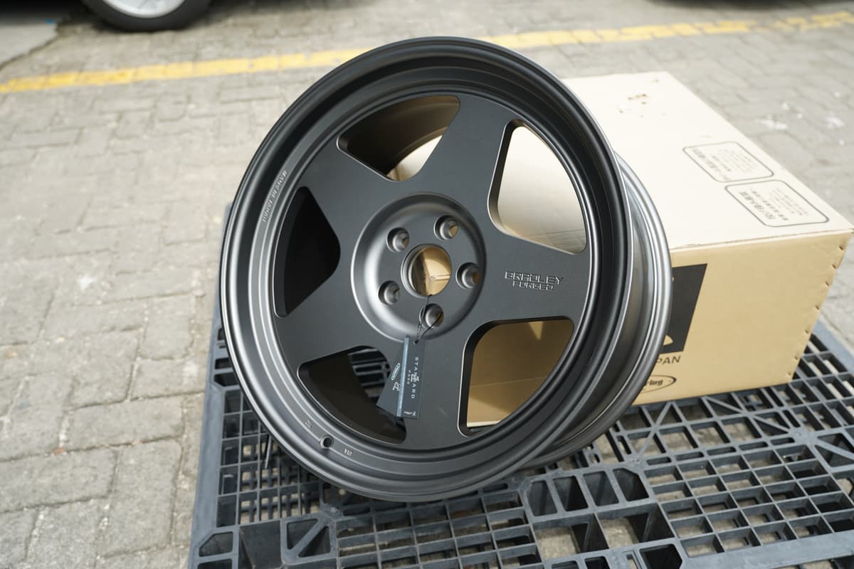 Bradley Forged Takumi 20x9.5 ET20 5x120 view 2