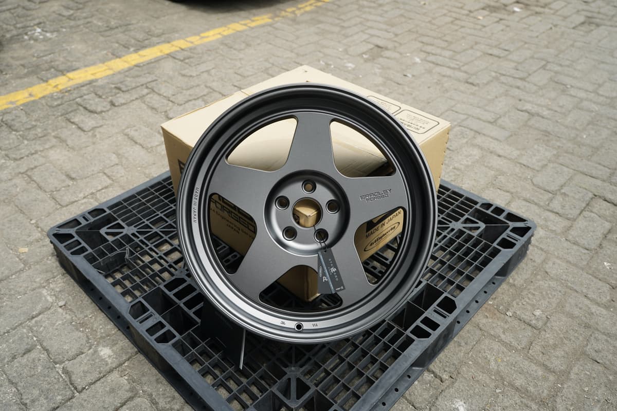 Bradley Forged Takumi 20x9.5 ET20 5x120 view 3