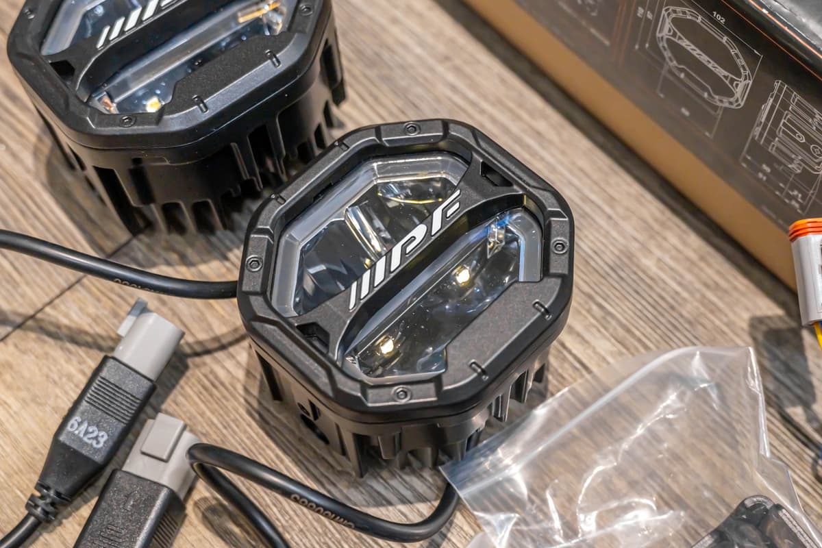 IPF 4-Inch Octagon LED Driving Lamp Set (S-880ML) view 2