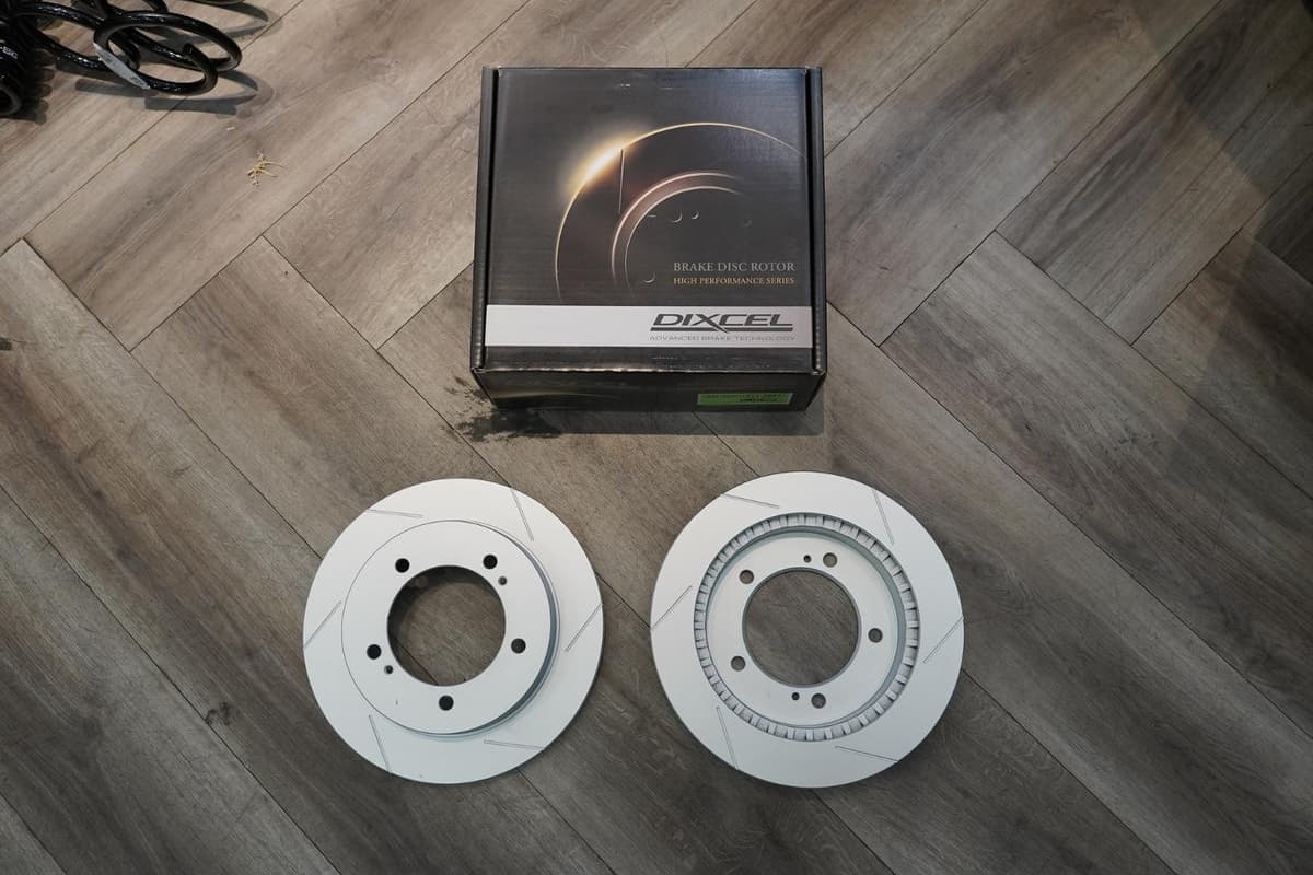 Dixcel SD Type Slotted Brake Rotors Suzuki Jimny JC74 5-Door — image 1