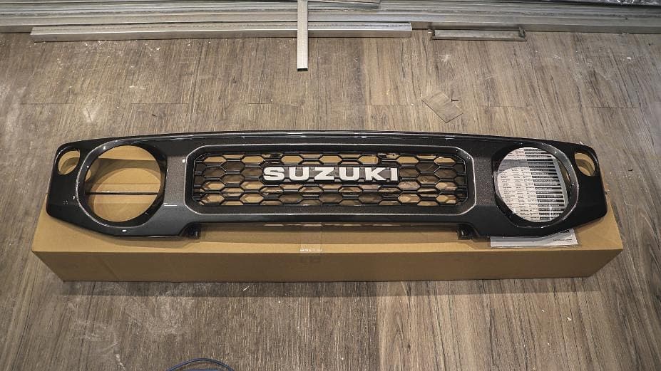 Front Grille Suzuki Jimny - Suzuki Genuine Part — image 1