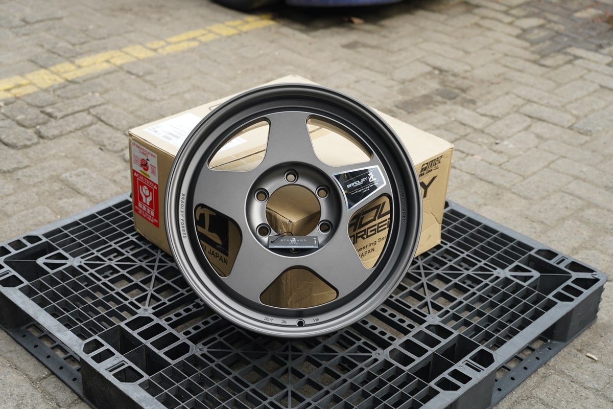 Bradley Forged Takumi 18x8.5 ET52 6x139.7