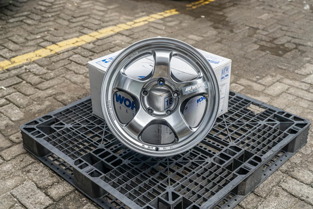 MEISTER S1V LIMITED EDITION R18x9 ET 18 PCD 5x139 - Glim Silver (Original Japan) view 1