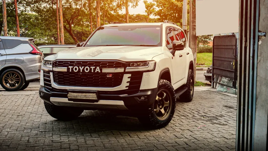 Toyota Land Cruiser 300