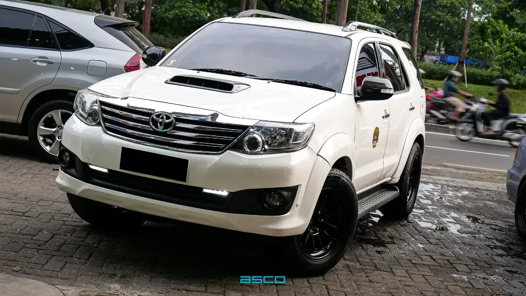 Toyota Fortuner VNT