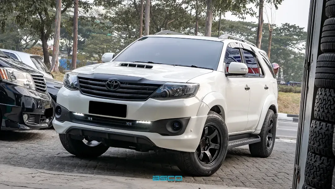 Toyota Fortuner VNT