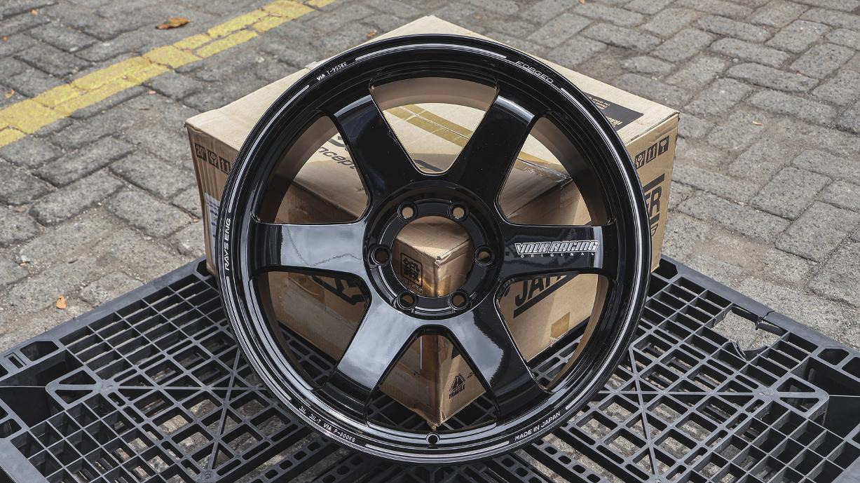 Volk Racing TE37 Ultra Large PCD R20x9.5 ET 0 PCD 6x139 - Gloss Black (Original Japan)