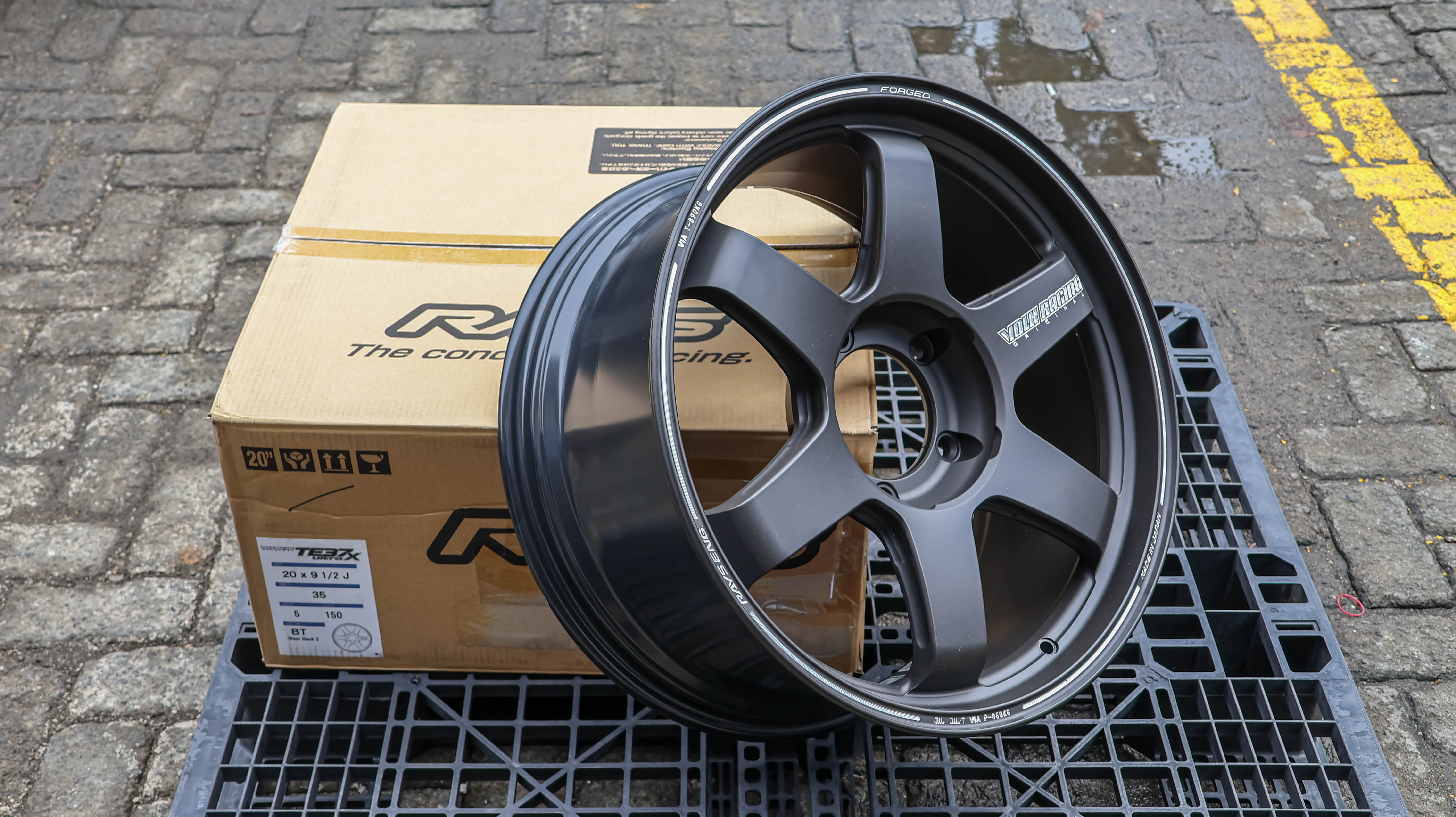 Volk Racing TE37 Ultra X R20x9.5 ET 35 PCD 5x150 - Blast Black 2 (Original Japan) view 3