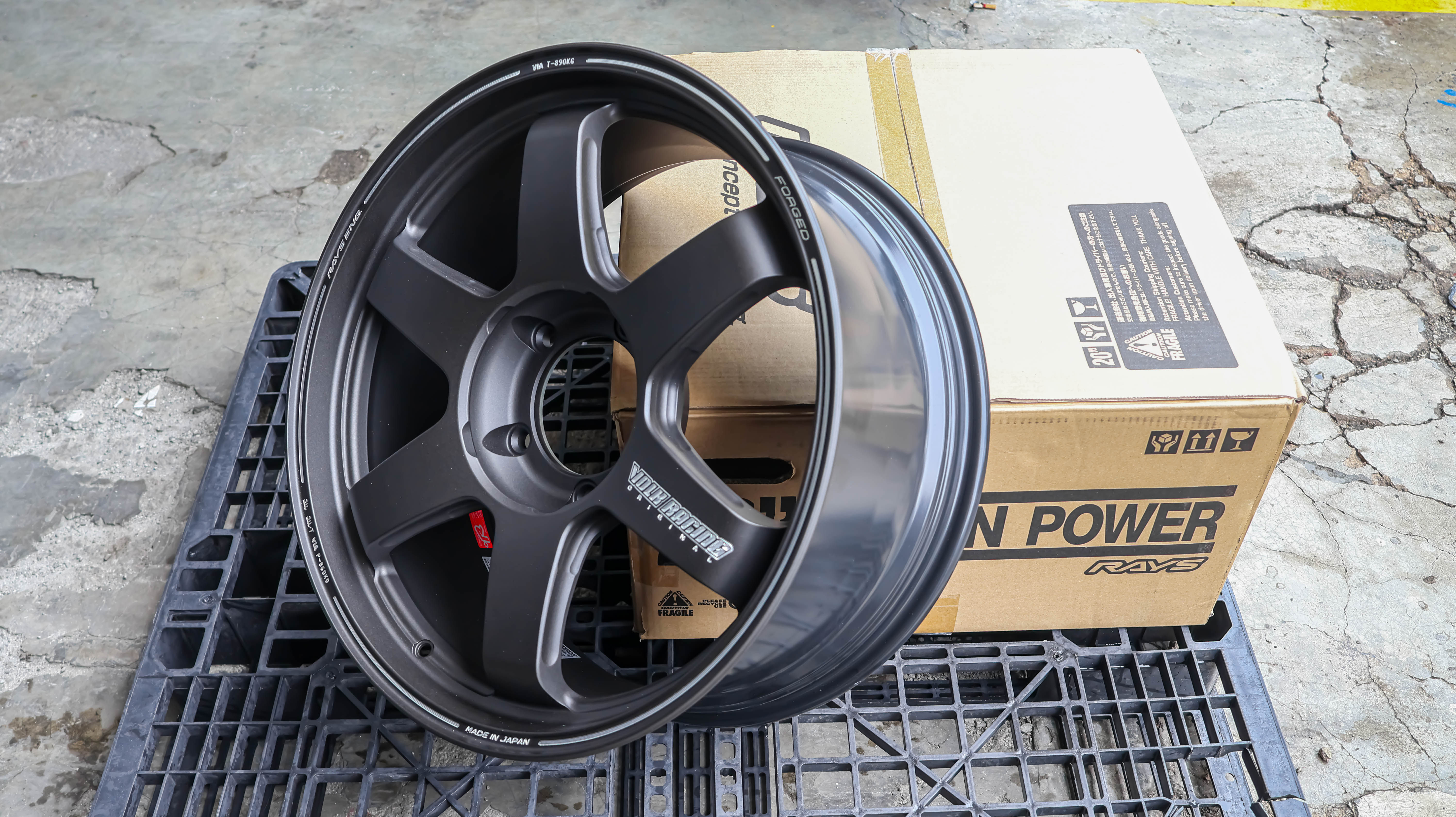 Volk Racing TE37 Ultra X R20x9.5 ET 35 PCD 5x150 - Blast Black 2 (Original Japan) view 2