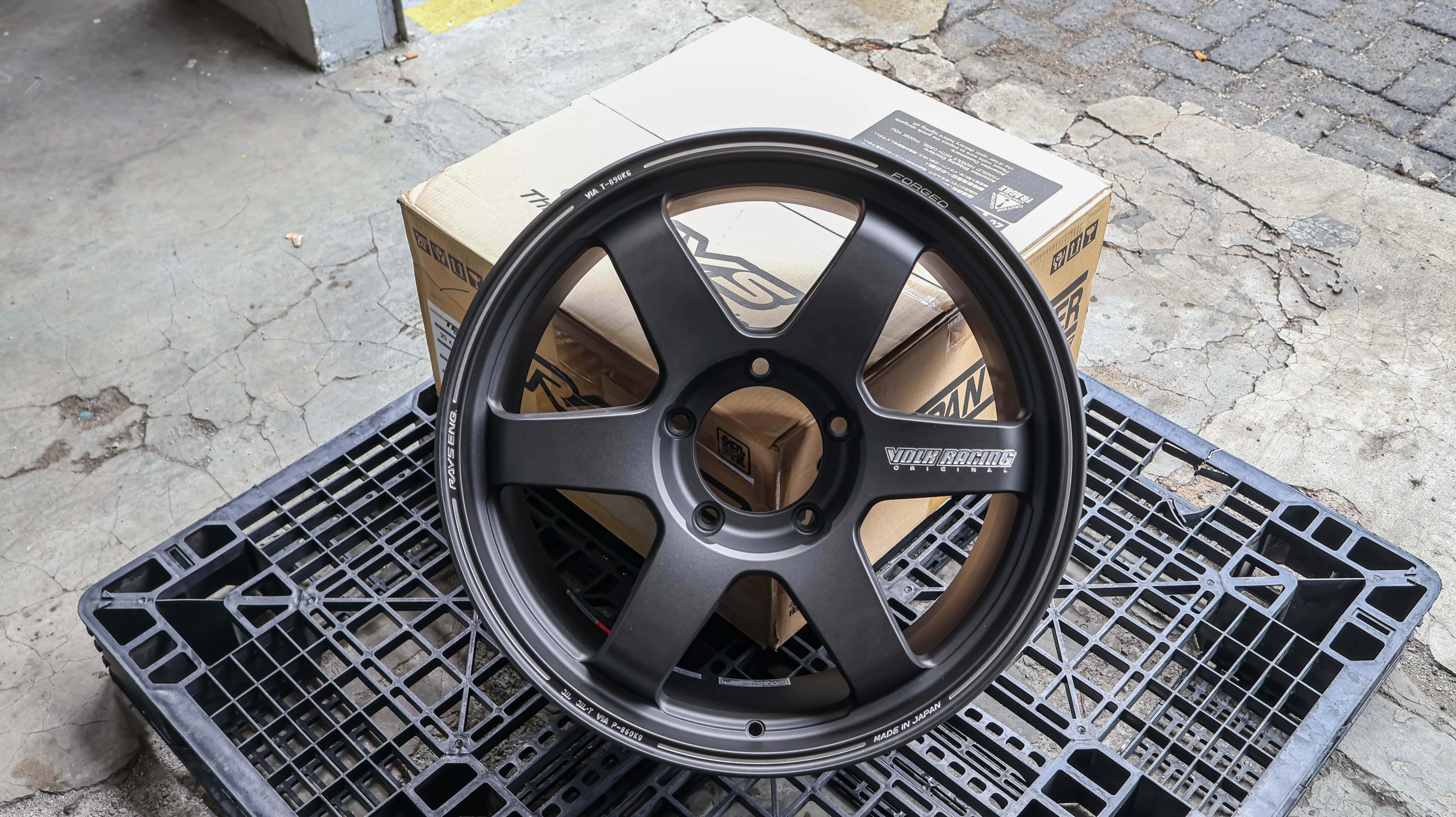 Volk Racing TE37 Ultra X R20x9.5 ET 35 PCD 5x150 - Blast Black 2 (Original Japan)
