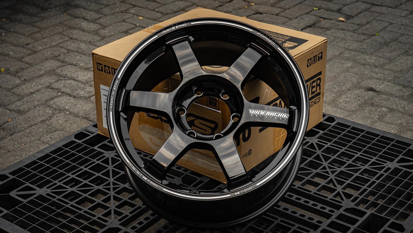 Volk Racing TE37 Large PCD Progressive Model II R18x8.5 ET 44 PCD 6x139.7 (Original Japan)