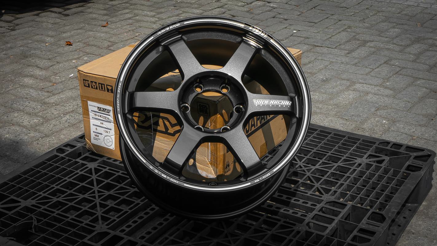 Volk Racing TE37 Large PCD Progressive Model II R18x8.5 ET 44 PCD 6x139.7 (Original Japan) view 2