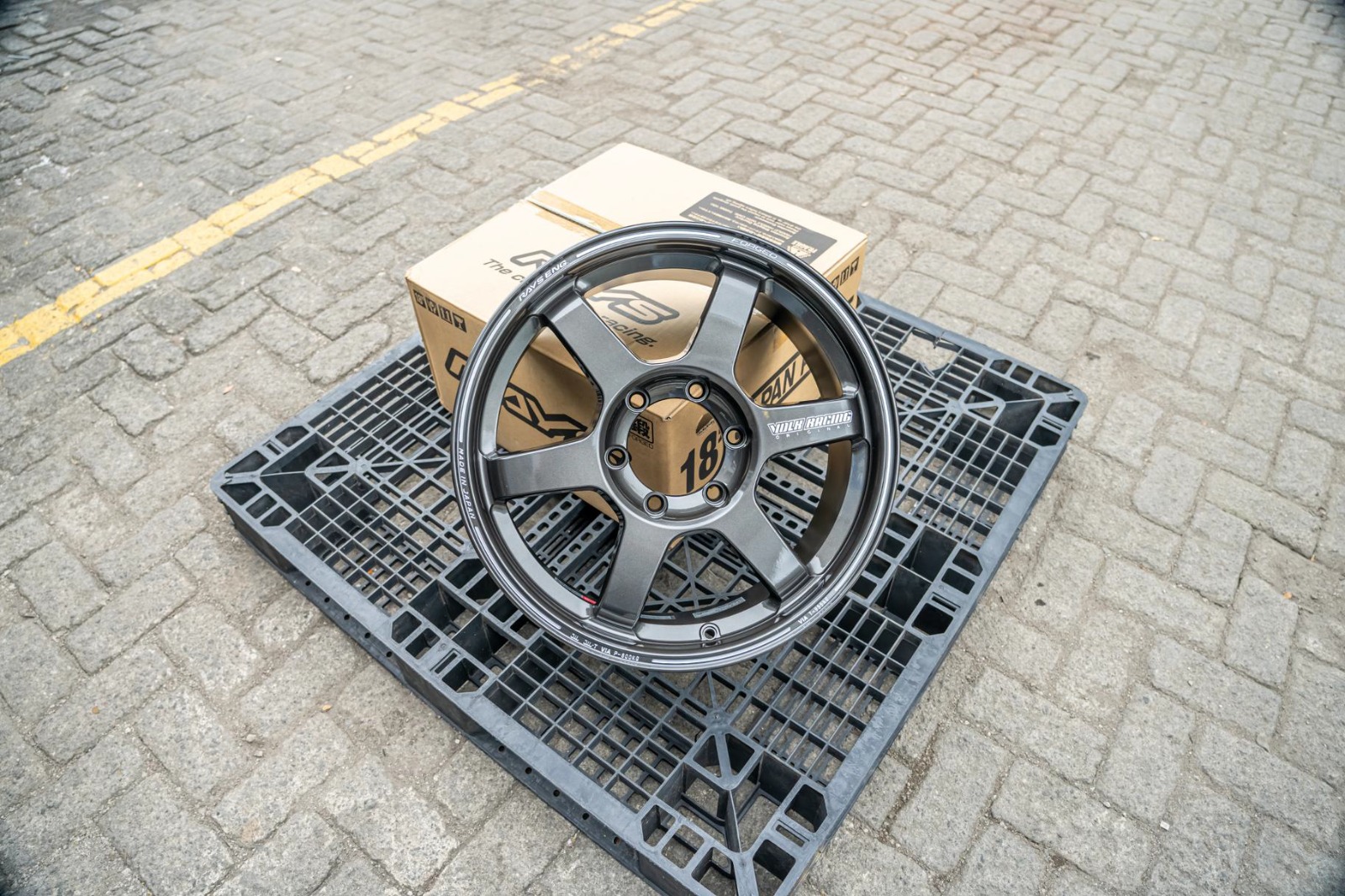 Volk Racing TE37 Large PCD Progressive Model II R18x8.5 ET 44 PCD 6x139.7 (Original Japan) view 3