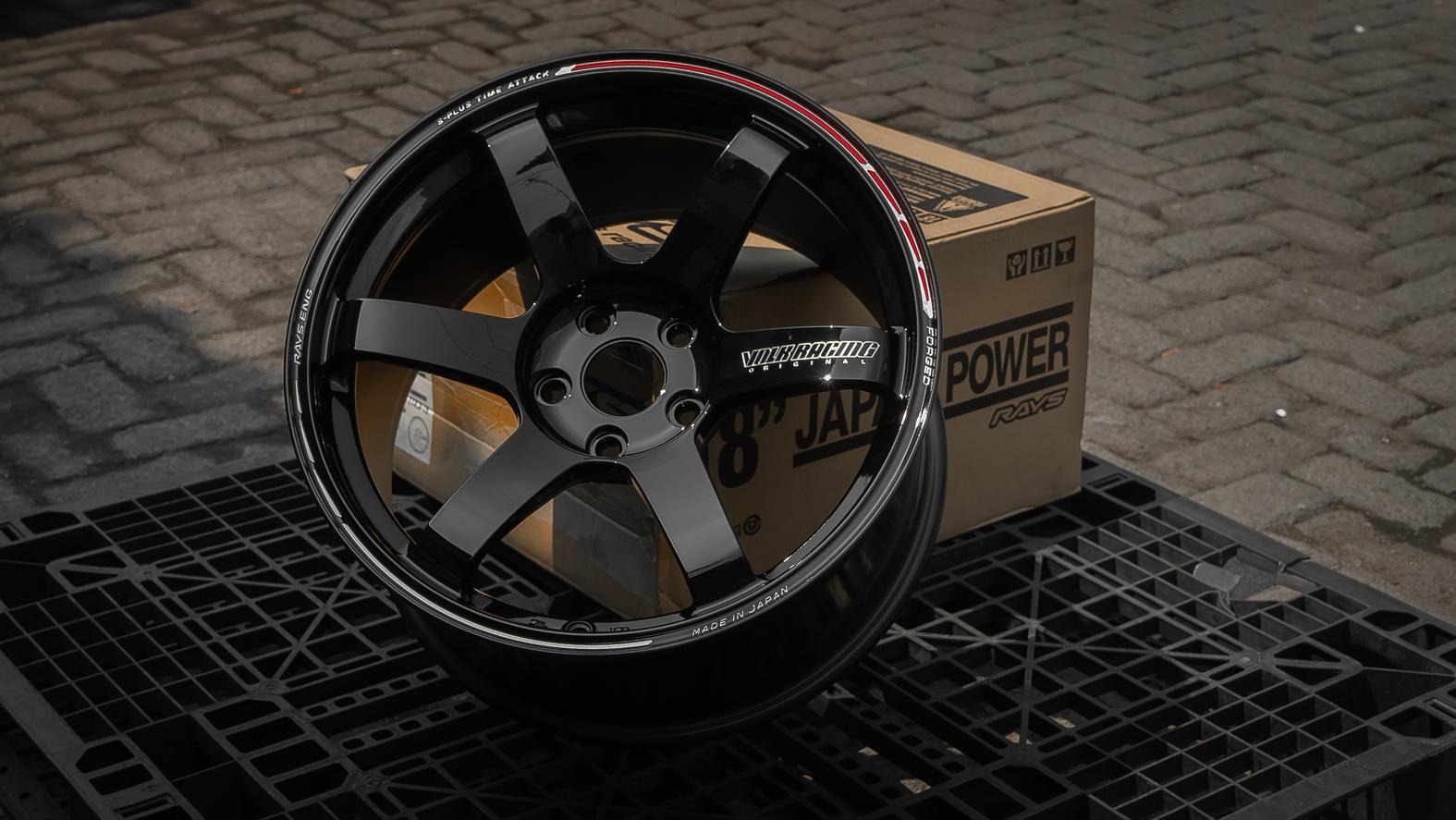 Volk Racing TE37 SAGA TIME ATTACK R18x9.5 ET 31 PCD 5x114.3 - Black/REDOT (Original Japan)