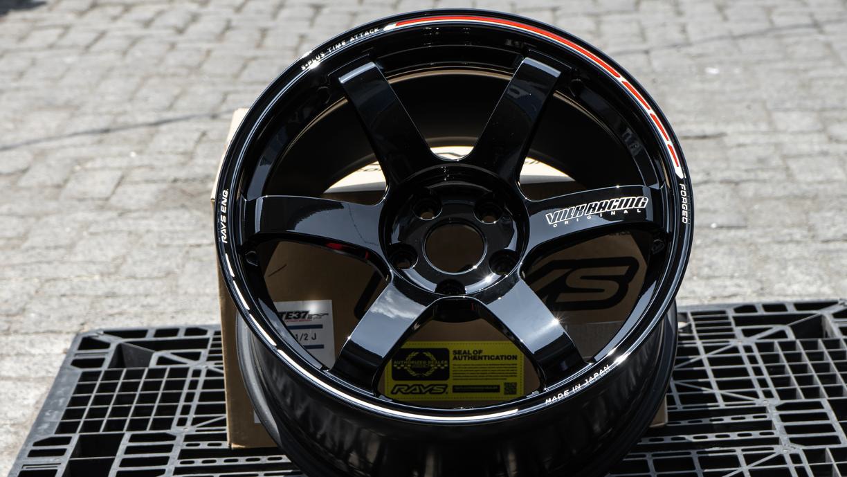 Volk Racing TE37 SAGA S-PLUS TIME ATTACK EDITION R18x9.5 ET 23 PCD 5x114 - Black/REDOT (Original Japan)