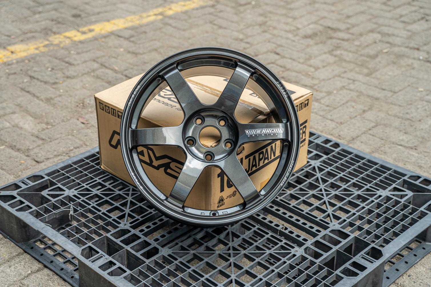 Volk Racing TE37 SAGA S-PLUS R18x8.5 ET 42 PCD 5x114 - Diamond Dark Gunmetal (Original Japan)