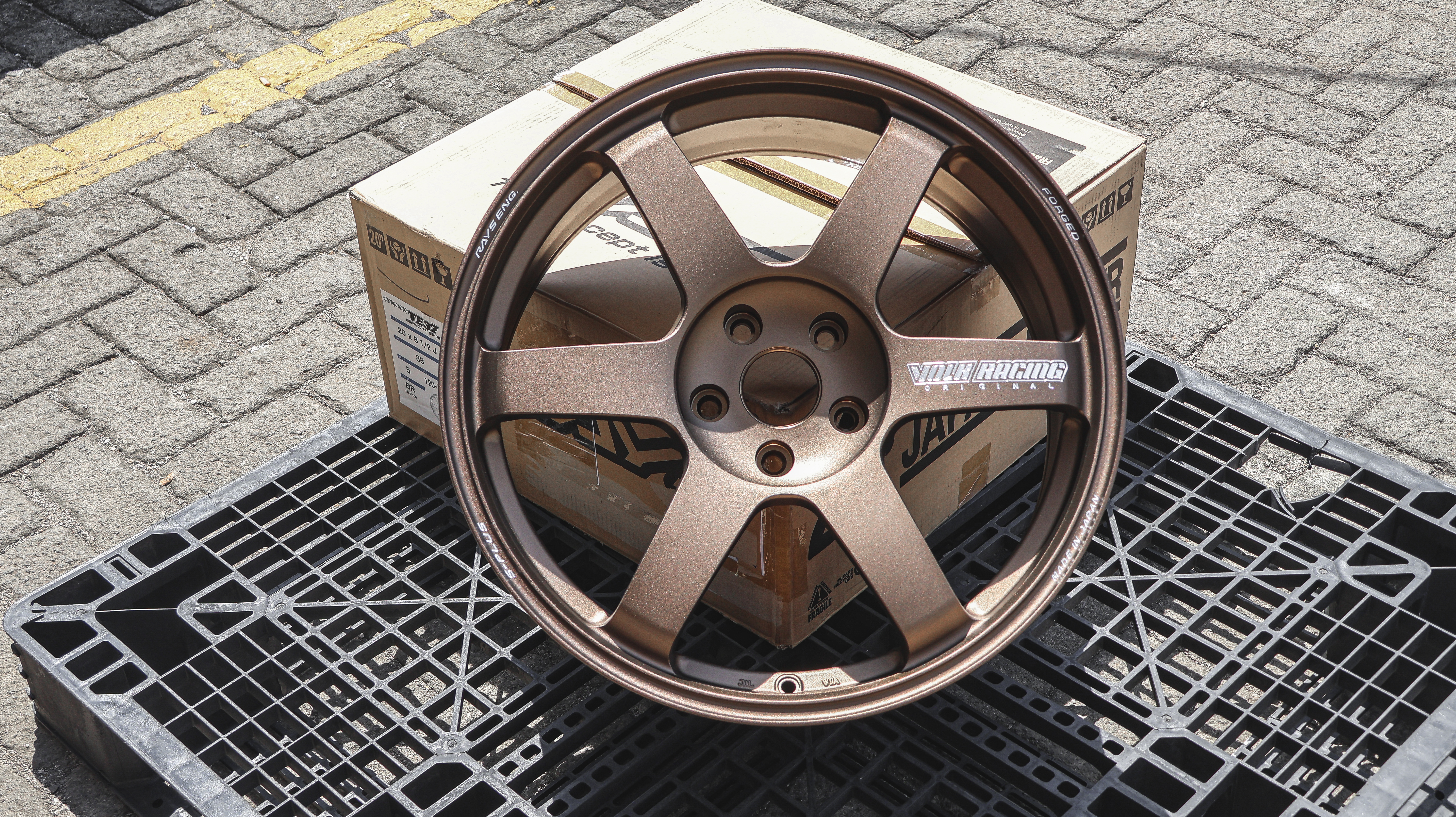 Volk Racing TE37 SAGA S-PLUS R20x8.5 ET 38 PCD 5x120 - Bronze (Original Japan) view 2