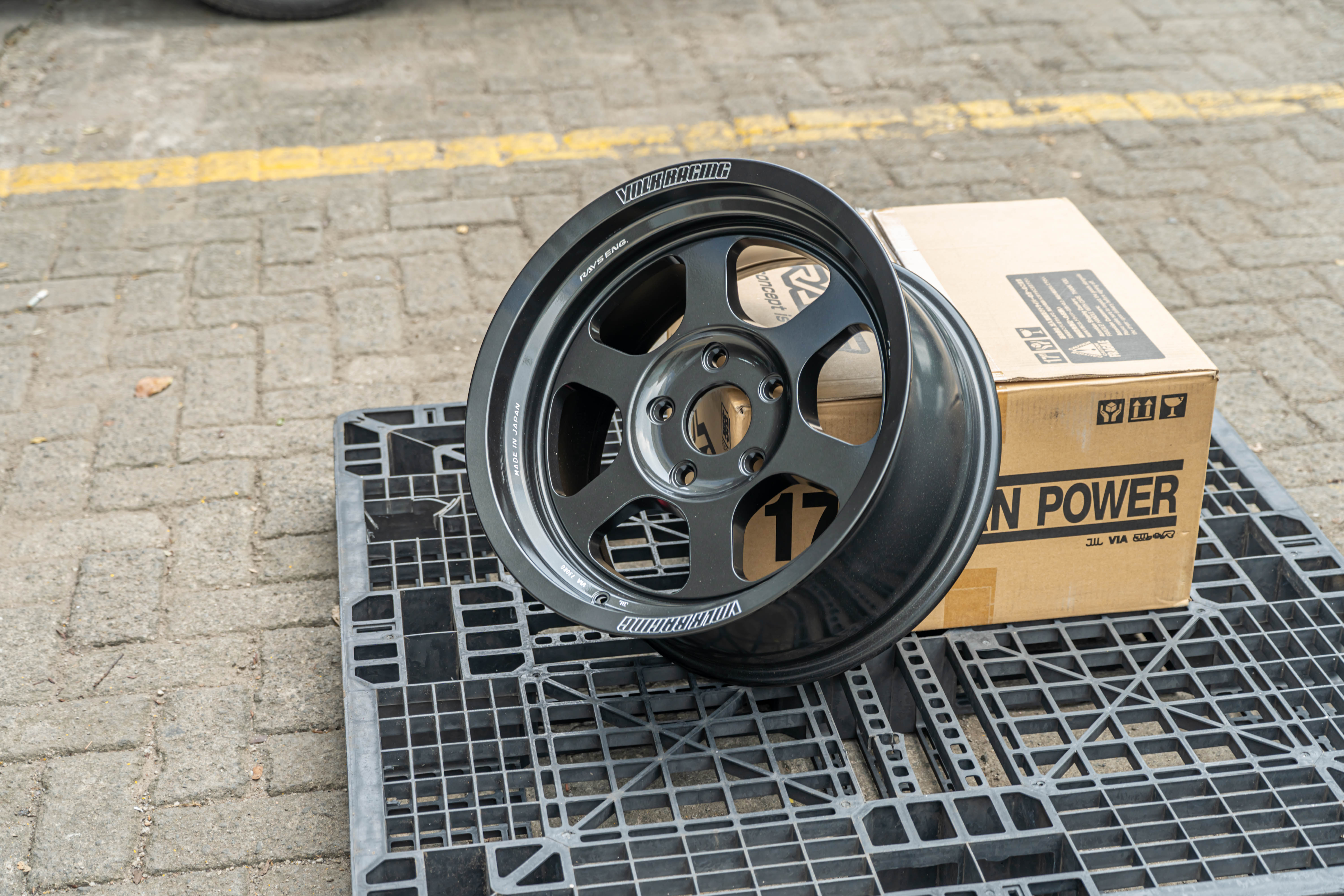 Volk Racing TE37 XT M-SPEC R17x8.5 ET 16 PCD 5x127 - Diamond Black (Original Japan) view 2