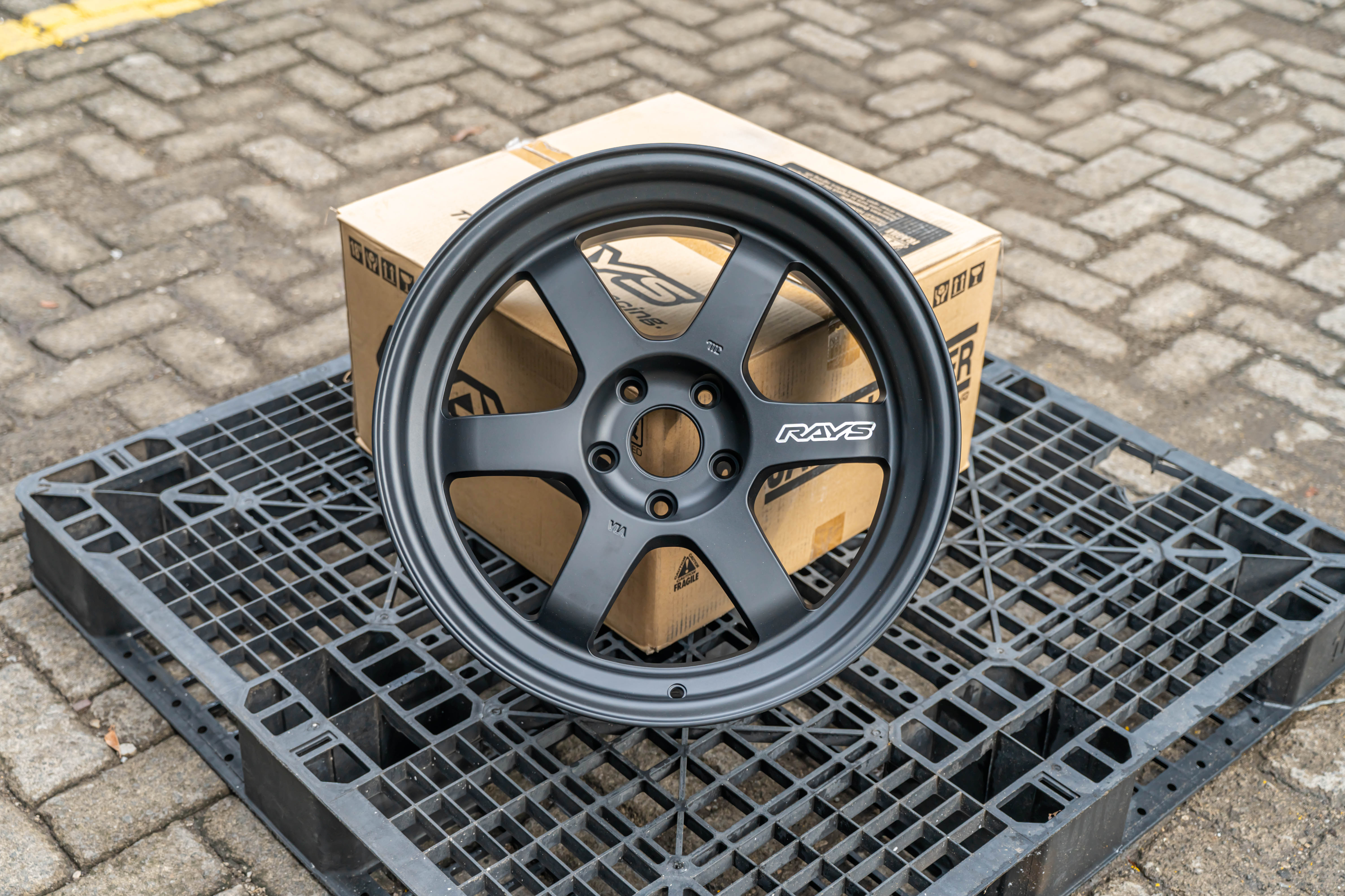 Volk Racing TE37V 2324 MODEL R18x9.5 ET 15 PCD 5x114 - Matte Black (Original Japan)