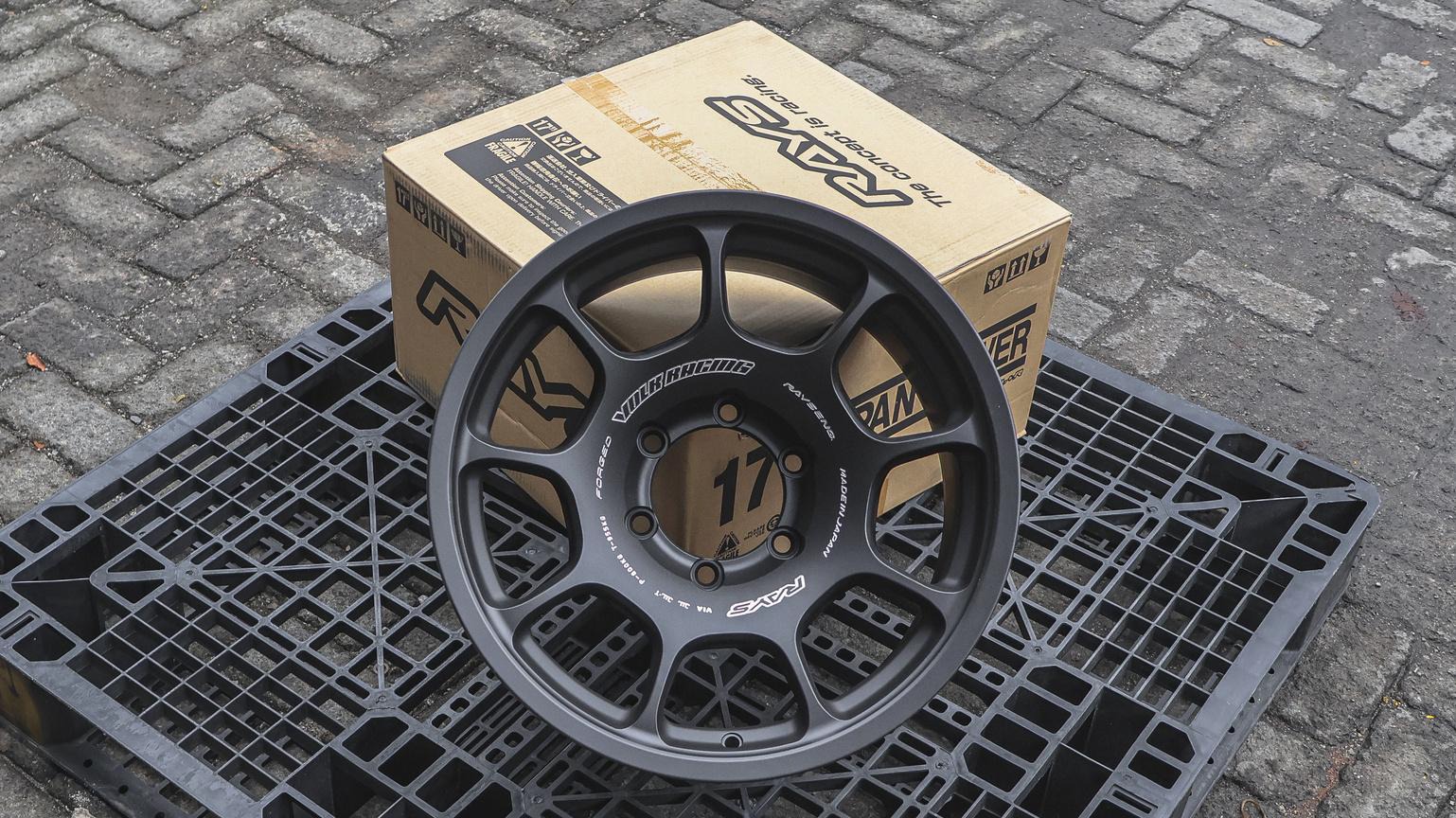 Volk Racing ZE40X R17x8.5 ET 0 PCD 6x139 - Blast Black 2 (Original Japan)