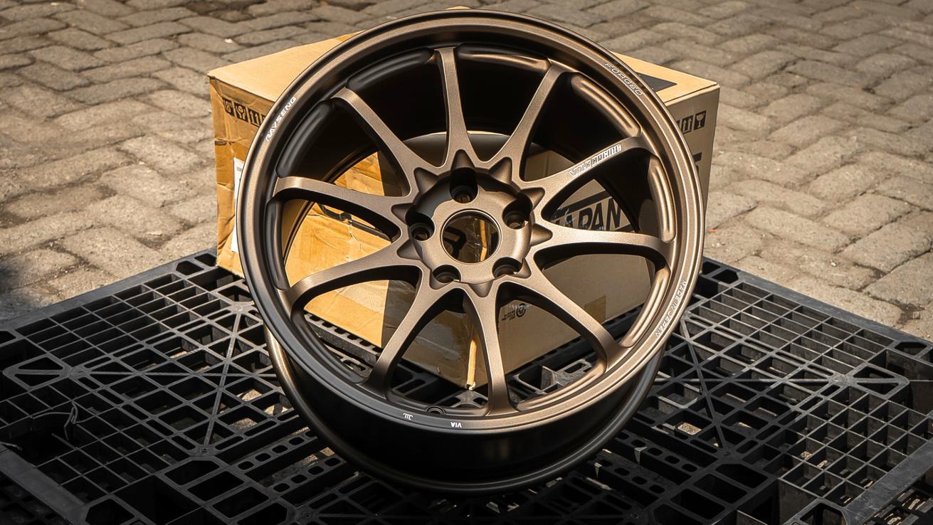 Volk Racing CE28N PLUS R18x9.5 ET 22 PCD 5x114.3 (Original Japan)