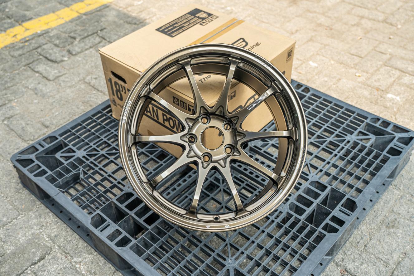 Volk Racing CE28N PLUS R18x9.5 ET 22 PCD 5x114.3 (Original Japan) view 2