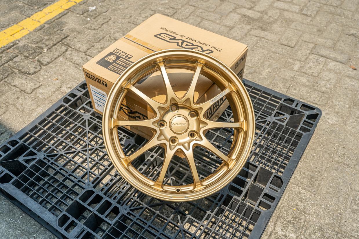 Volk Racing CE28N PLUS M-SPEC R18x7.5 ET 45 PCD 5x114 - Diamond Silver (Original Japan)