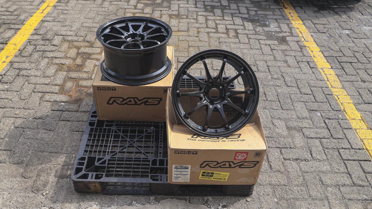 Volk Racing CE28 Club Racer II R18x9.5 ET 22 PCD 5x114 - Diamond Dark Gunmetal (Original Japan)