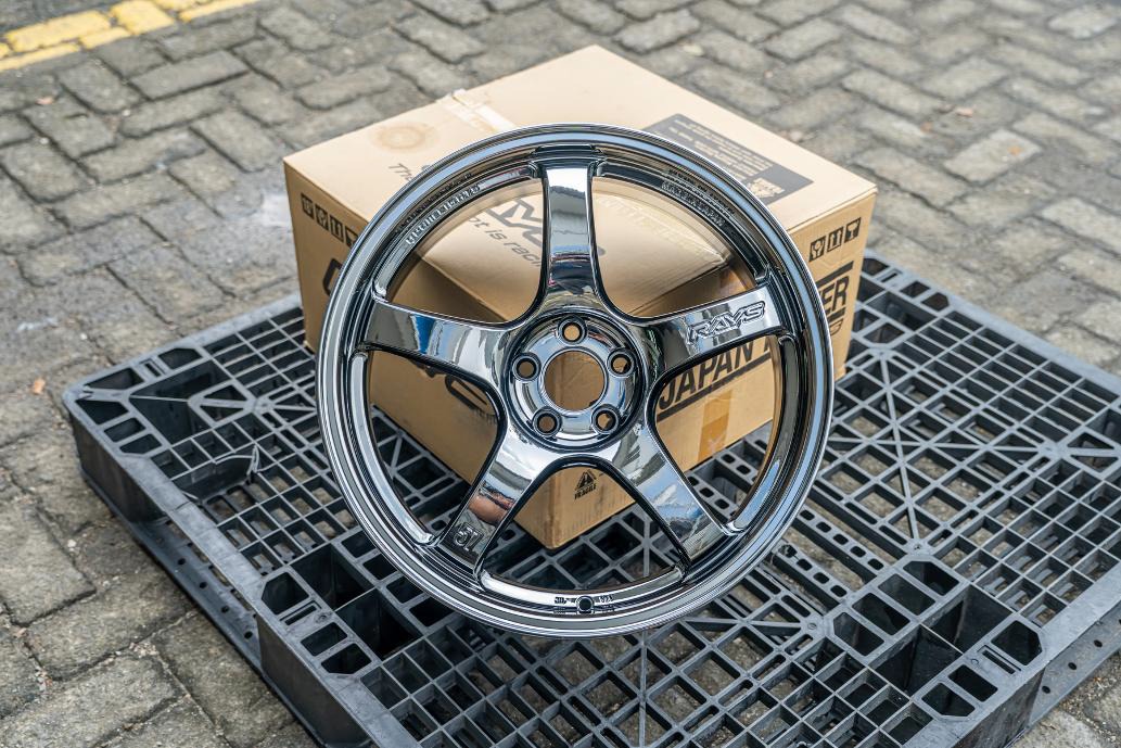 Gram Lights 57CR Limited R18x8.5 ET 45 PCD 5x100 - Black Metal Coat (Original Japan)
