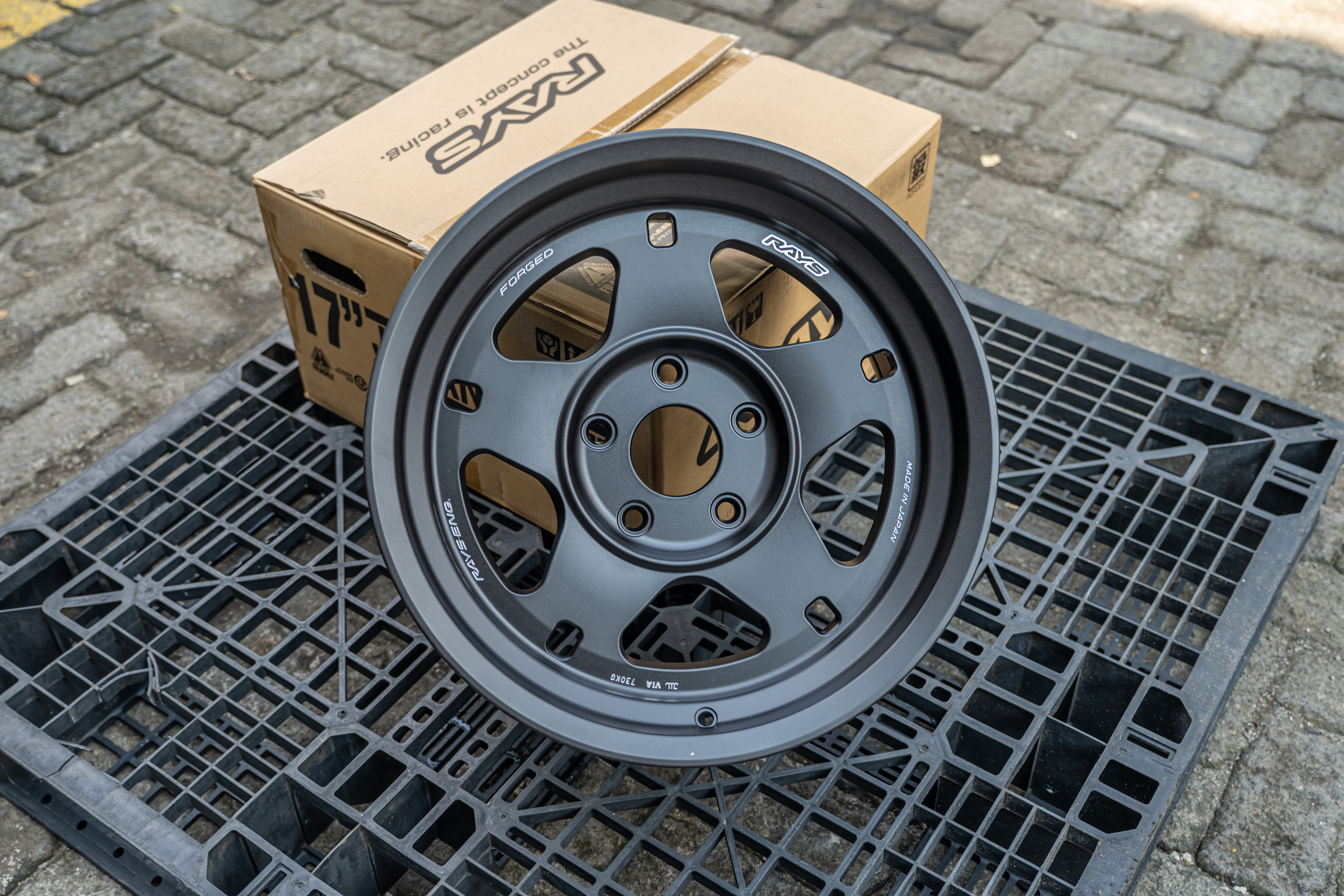 A LAP 05X R17x8.5 ET 16 PCD 5x127 (Original Japan)