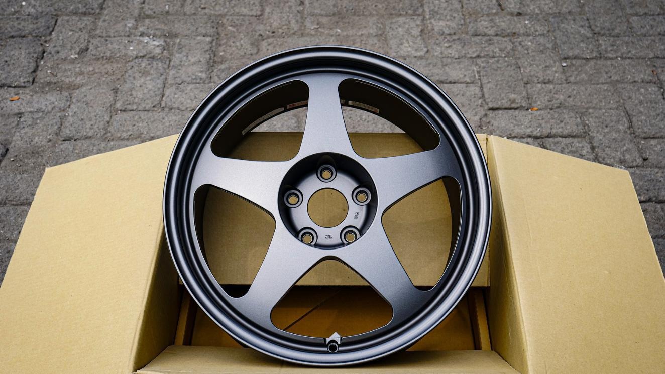 EVO II R18x8.5 ET 38 PCD 5x114.3 - Satin Gunmetal (Original Japan)
