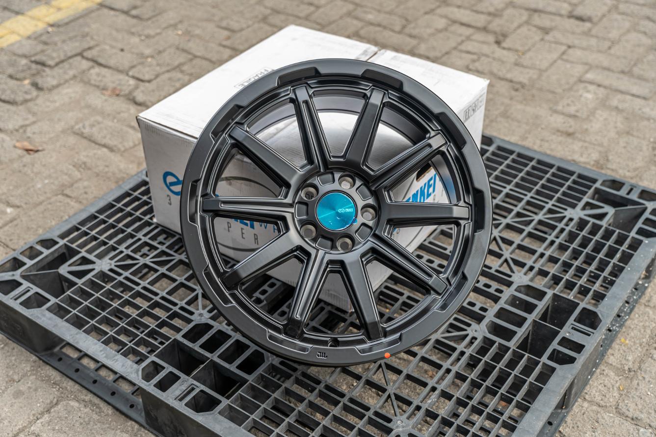 ADVENTURER R18x8 ET 35 PCD 5x108 - Black (Original Japan)